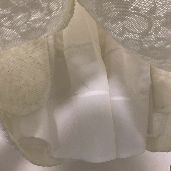 Beautiful white lace Dress - Picture 5 of 16